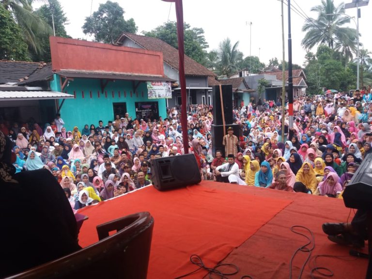 Pengajian Akbar di Desa Karangsari Menghadirkan Ulin Aksi.