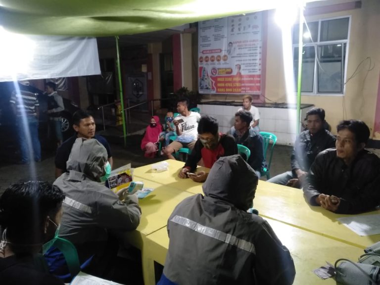Camat Karangmoncol Pantau Posko Screening Pemudik